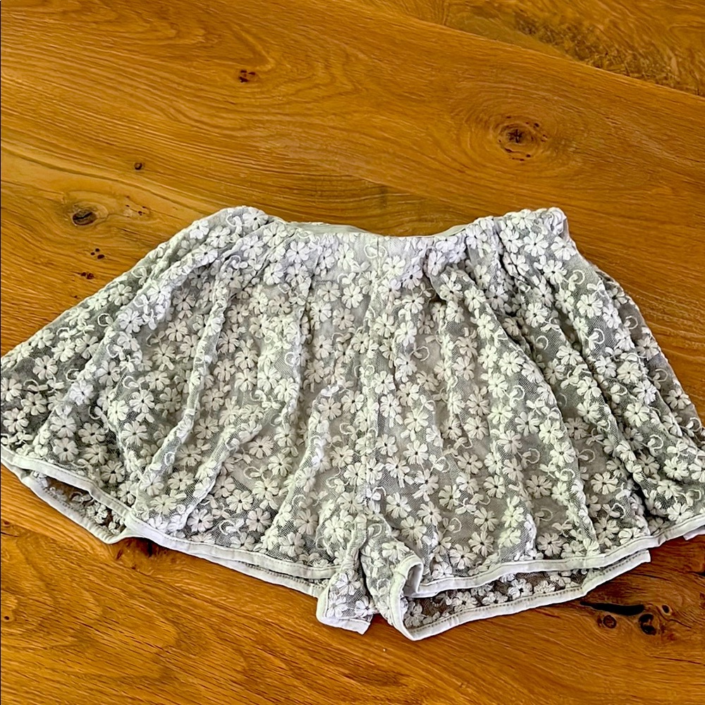 POL Sage Green Embroidered Lace Pull On Lined Shorts Size Small NWOT
